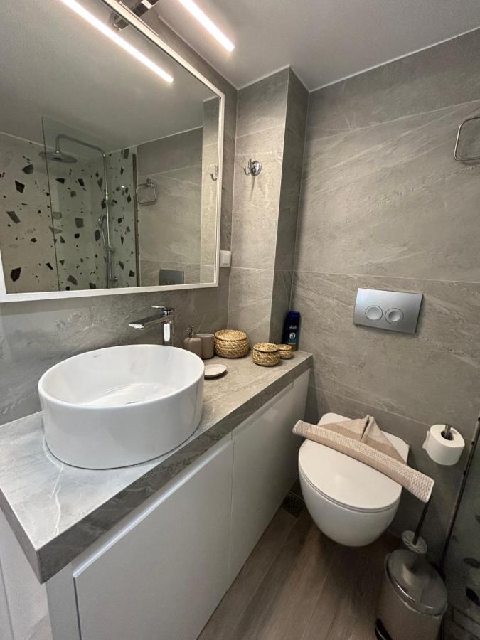 Armonia Small Luxury Apartments 이라피트라 외부 사진