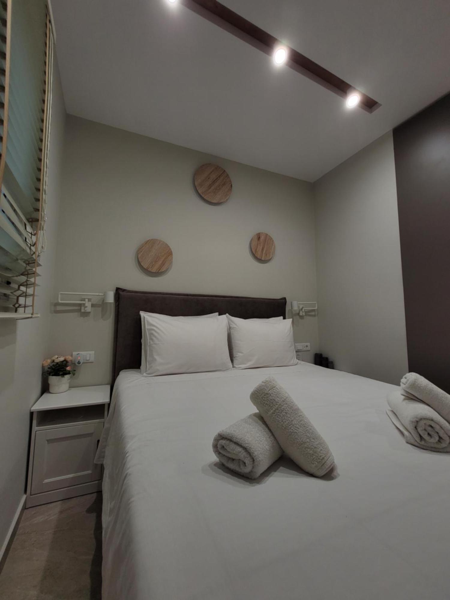 Armonia Small Luxury Apartments 이라피트라 외부 사진