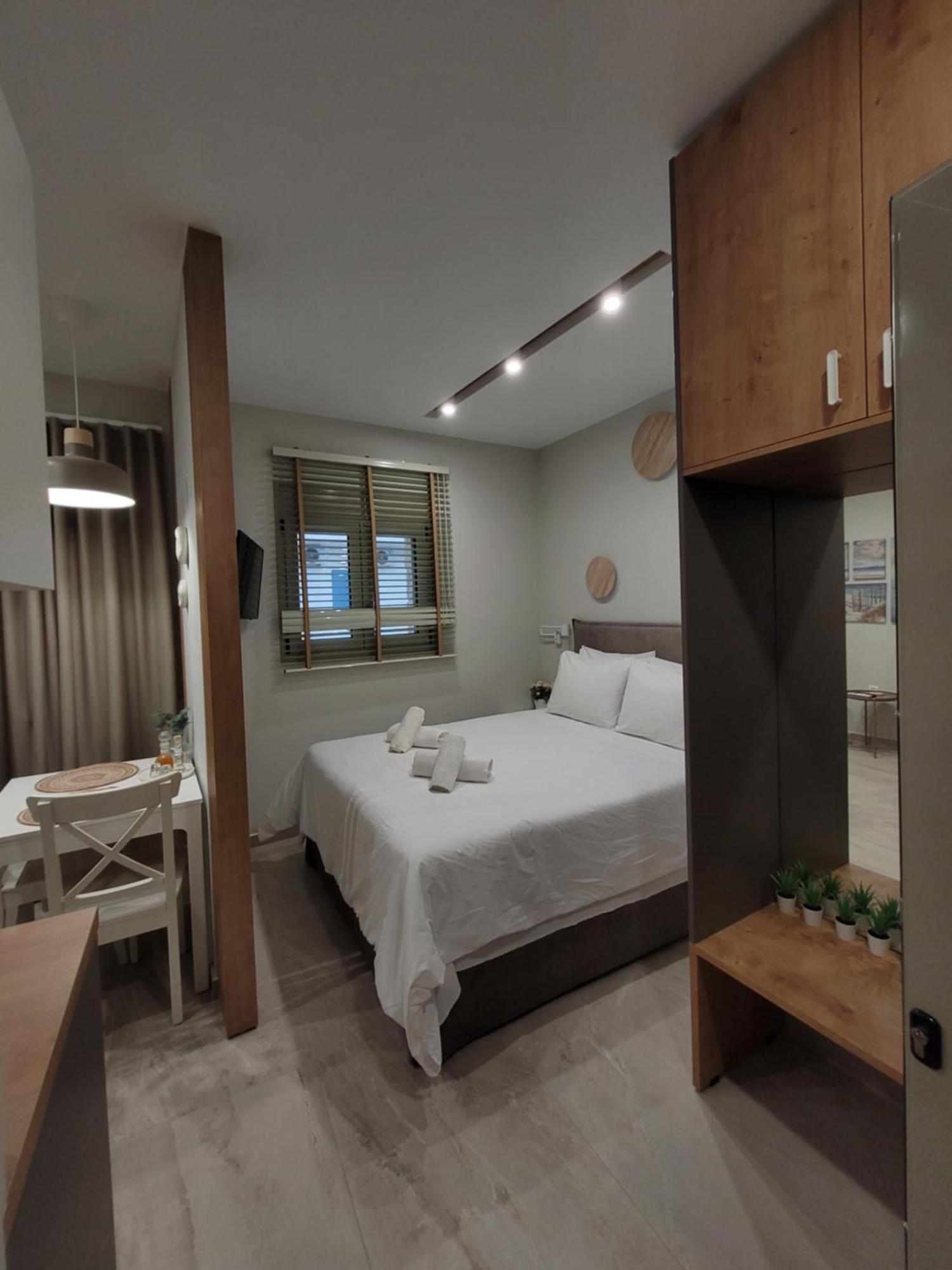 Armonia Small Luxury Apartments 이라피트라 외부 사진