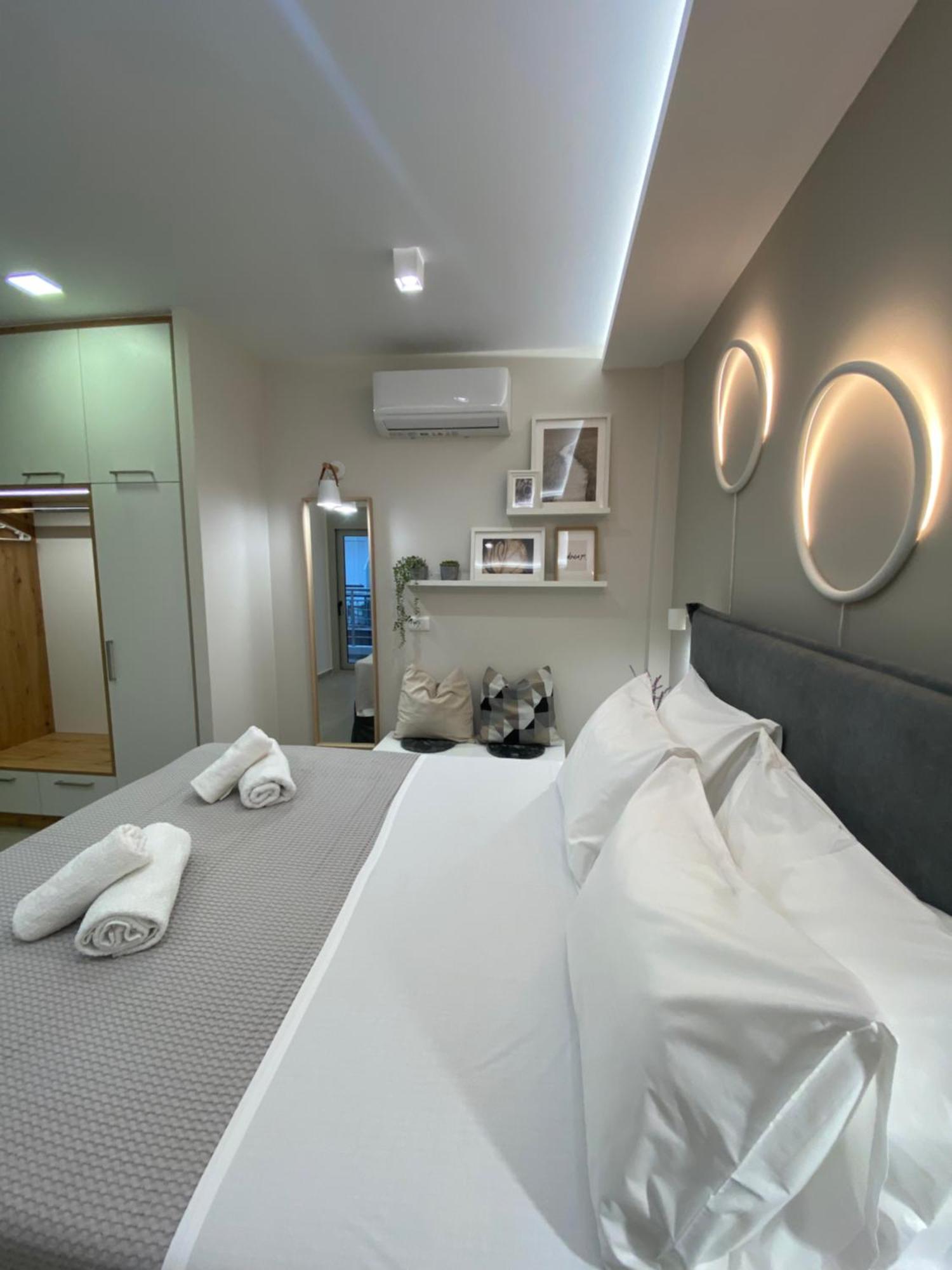 Armonia Small Luxury Apartments 이라피트라 외부 사진