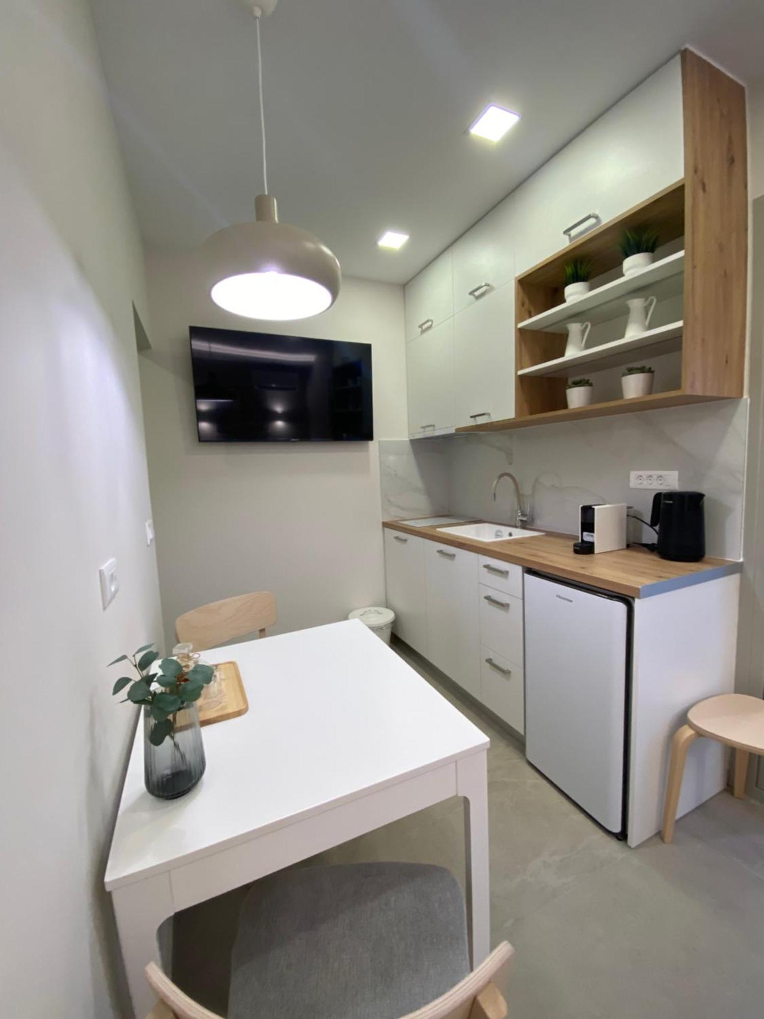Armonia Small Luxury Apartments 이라피트라 외부 사진