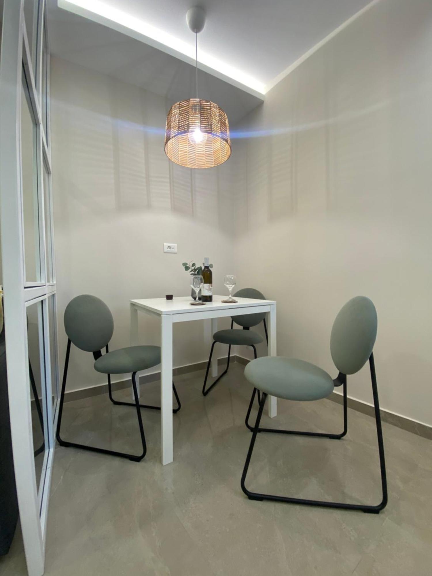 Armonia Small Luxury Apartments 이라피트라 외부 사진