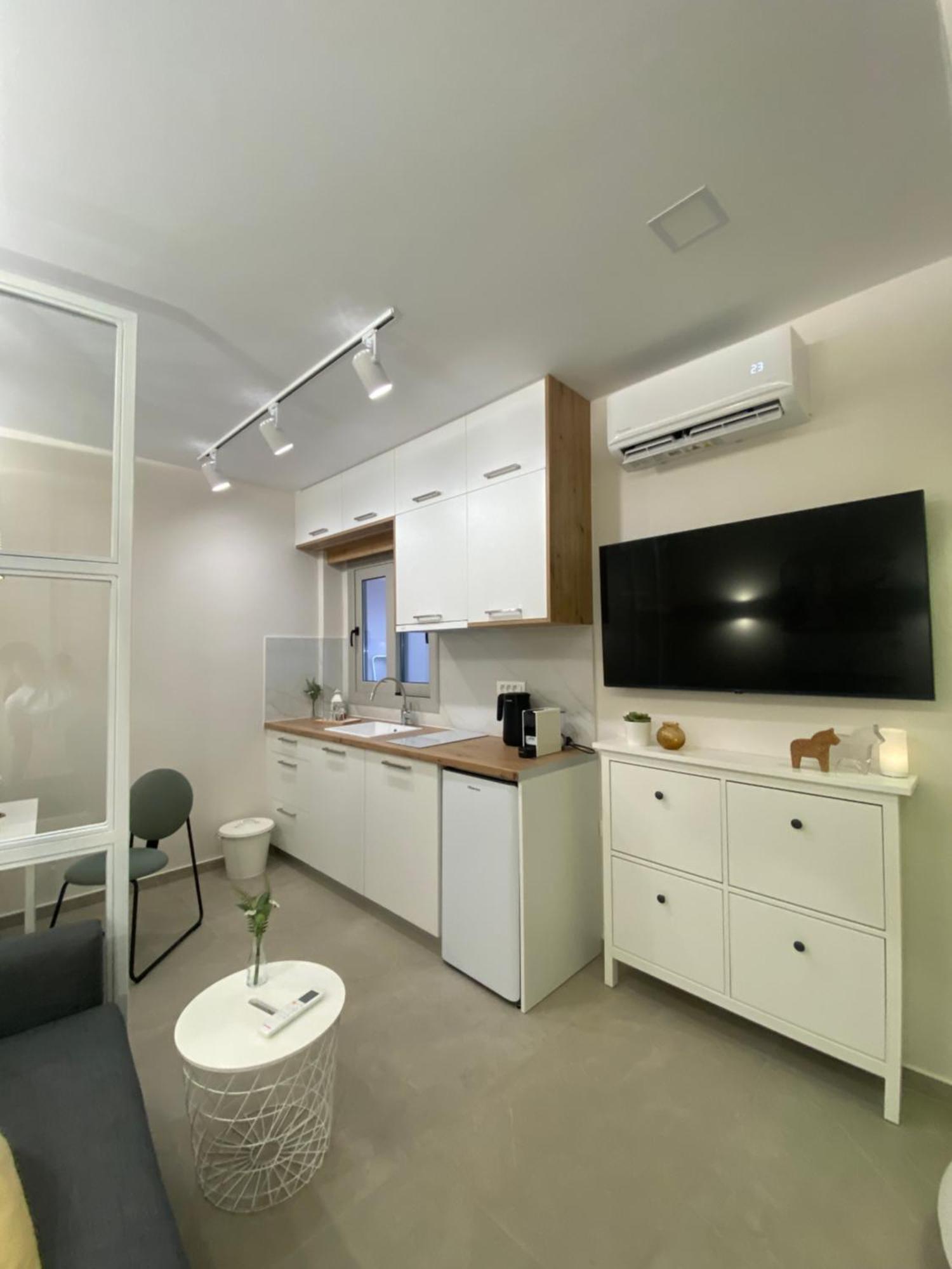 Armonia Small Luxury Apartments 이라피트라 외부 사진