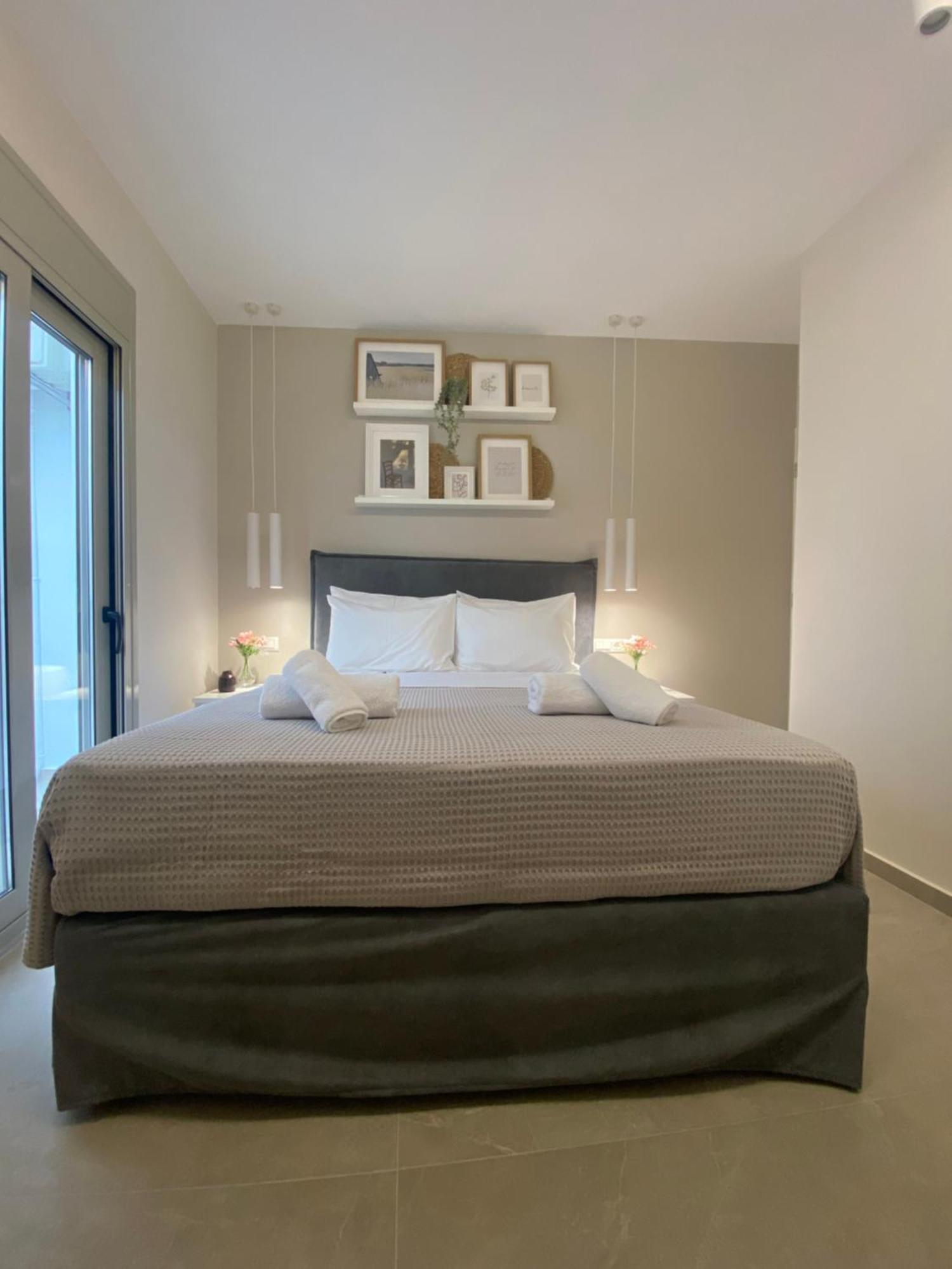 Armonia Small Luxury Apartments 이라피트라 외부 사진